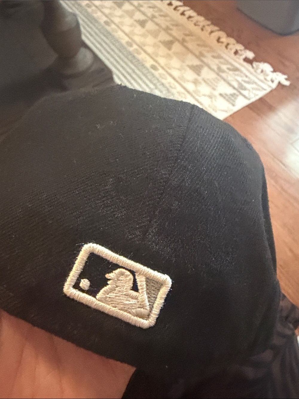 Chicago White Sox Men's Black Snapback Hat - Team Logo - Picture 3 of 4